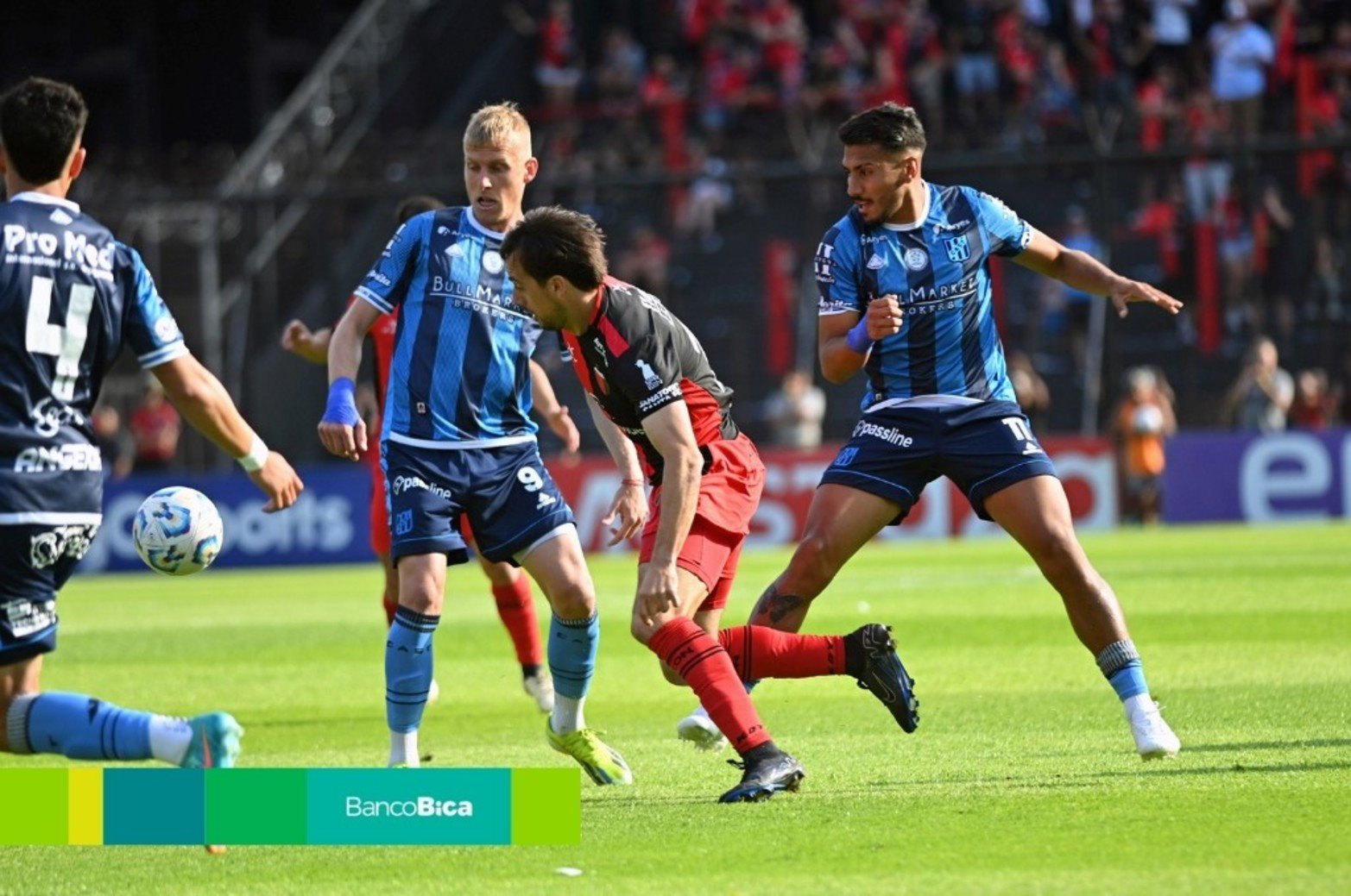 Ajustado juego en un duelo clave por el ascenso.