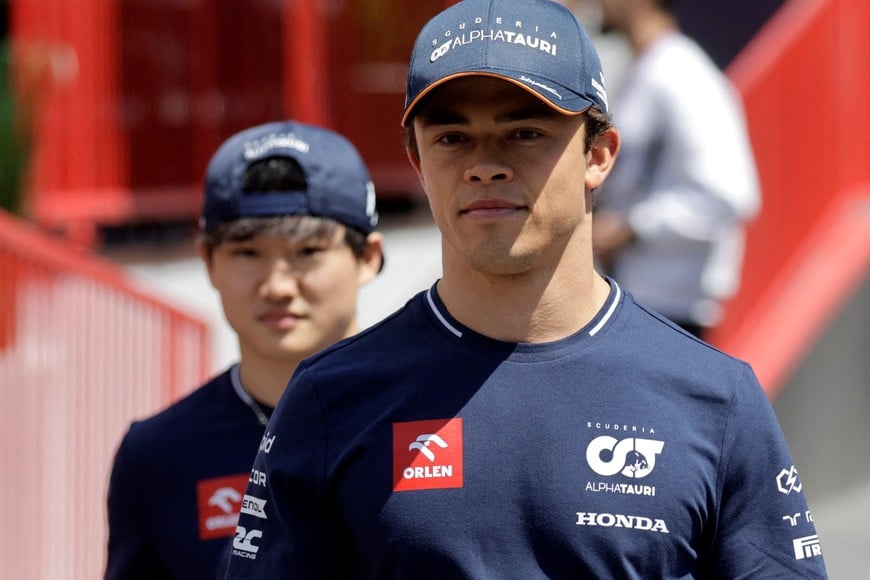 Formula One F1 - Azerbaijan Grand Prix - Baku City Circuit, Baku, Azerbaijan - April 27, 2023
AlphaTauri's Nyck de Vries and Yuki Tsunoda ahead of the Grand Prix REUTERS/Leonhard Foeger