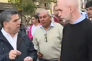 Horacio Rodríguez Larreta durante la marcha universitaria, momentos antes de ser agredido verbal y físicamente. Crédito: Gentileza.