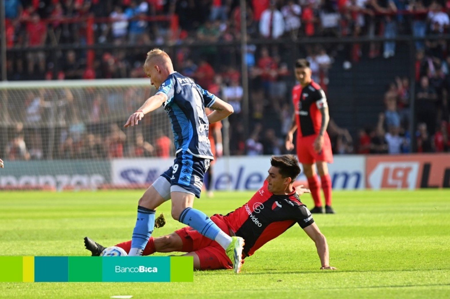 Ajustado juego en un duelo clave por el ascenso.