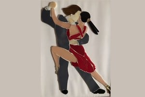 Pareja de tango, vidrio pintado perteneciente a José Luis Burtovoy. Crédito: Gentileza.