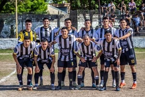 Cada vez falta menos. Nacional le ganó a Las Flores y le sacó cinco puntos a Banco, su escolta, cuando faltan nueve unidades por jugar. Crédito: Diego Ayuso