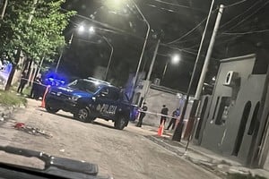 Peritos policiales secuestraron vainas servidas en el lugar del suceso.