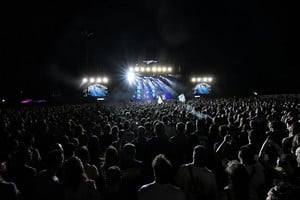 Harlem Festival: un manantial de sonidos y decires
En la jornada de cierre, la Estación Belgrano recibió a La Vela Puerca y Trueno como figuras principales de una grilla que sumó a artistas como Acru, Cruzando el Charco, Saramalacara, El Purre, Un Verano, Sofía Mora, Willy Bronca y Feli Ruiz. La fiesta Picheo 808 aportó el cierre danzante de un encuentro que se afianza en la región.