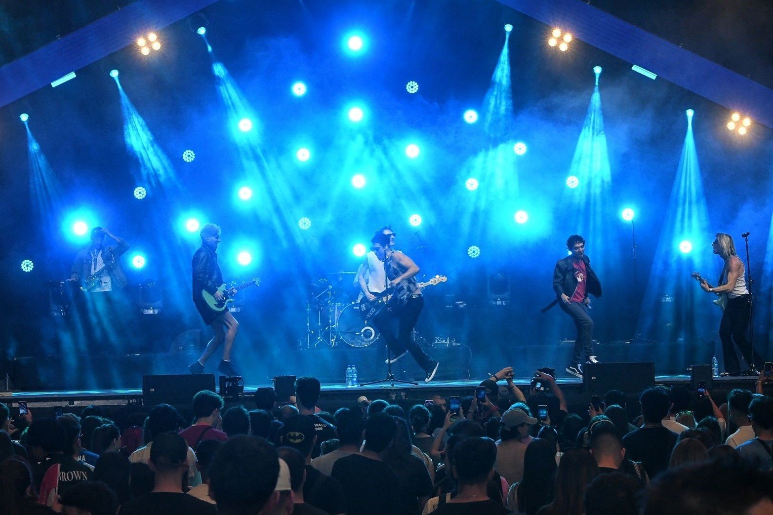 Harlem Festival: un manantial de sonidos y decires
En la jornada de cierre, la Estación Belgrano recibió a La Vela Puerca y Trueno como figuras principales de una grilla que sumó a artistas como Acru, Cruzando el Charco, Saramalacara, El Purre, Un Verano, Sofía Mora, Willy Bronca y Feli Ruiz. La fiesta Picheo 808 aportó el cierre danzante de un encuentro que se afianza en la región.