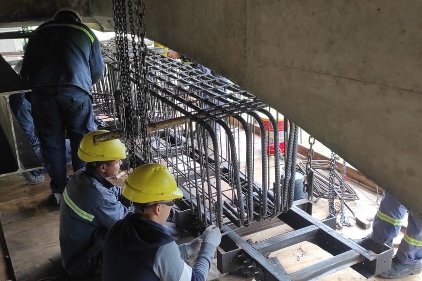 Trabajos de montaje actuales con las armaduras de las tres ménsulas suplementarias.