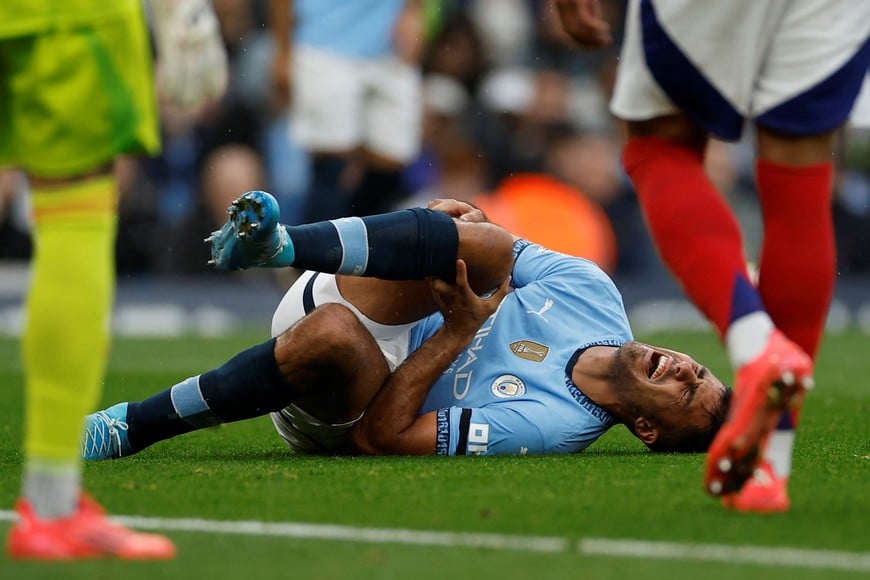 Soccer Football - Premier League - Manchester City v Arsenal - Etihad Stadium, Manchester, Britain - September 22, 2024
Manchester City's Rodri reacts after sustaining an injury Action Images via Reuters/Jason Cairnduff EDITORIAL USE ONLY. NO USE WITH UNAUTHORIZED AUDIO, VIDEO, DATA, FIXTURE LISTS, CLUB/LEAGUE LOGOS OR 'LIVE' SERVICES. ONLINE IN-MATCH USE LIMITED TO 120 IMAGES, NO VIDEO EMULATION. NO USE IN BETTING, GAMES OR SINGLE CLUB/LEAGUE/PLAYER PUBLICATIONS. PLEASE CONTACT YOUR ACCOUNT REPRESENTATIVE FOR FURTHER DETAILS..