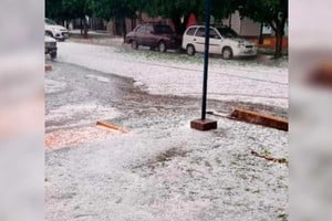 Un manto blanco quedó esparcido sobre las calles.