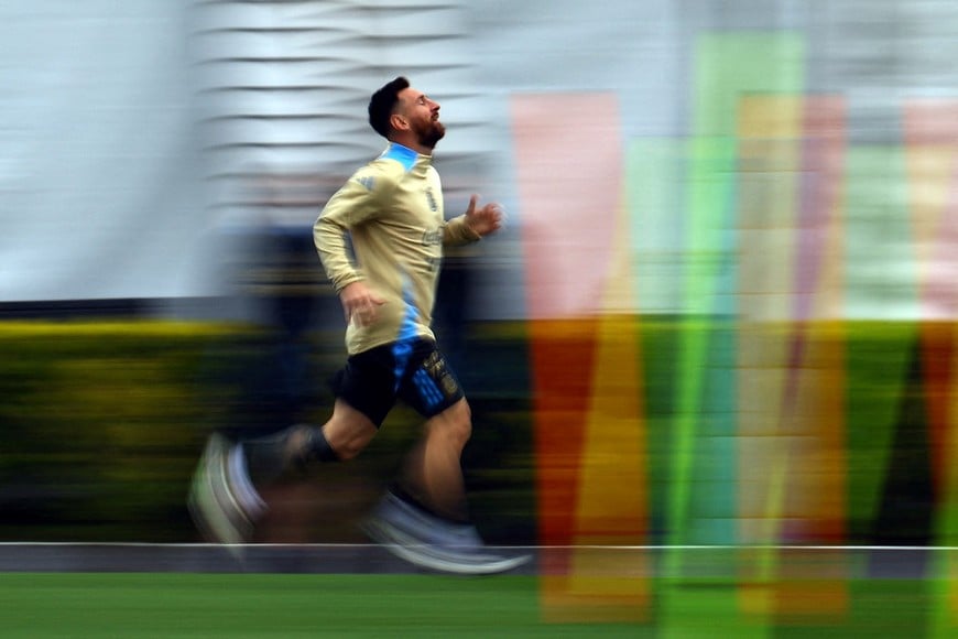 Soccer Football - World Cup - South American Qualifiers - Argentina Training - Lionel Andres Messi Training Ground, Buenos Aires, Argentina - October 14, 2024
Argentina's Lionel Messi during training REUTERS/Agustin Marcarian     TPX IMAGES OF THE DAY