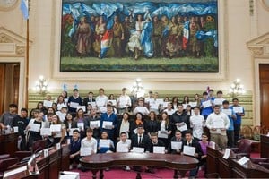 Estudiantes de seis escuelas de Venado Tuerto y una de San Eduardo, fueron "Diputados por un Día"