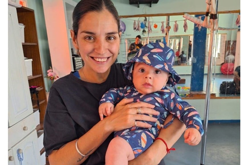 Melisa Duarte junto a su pequeño Tomás.