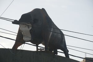 Emblema y referencia geográfica del norte. Buscan que la obra El Toro pase al catálogo de bienes patrimoniales de la ciudad.