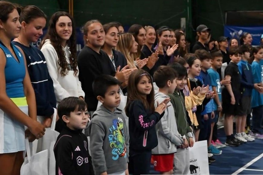 Las participantes en la ceremonia de inauguración.