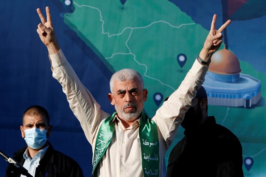 FILE PHOTO: Hamas Gaza chief Yahya Sinwar gestures during an anti-Israel rally in Gaza City, May 24, 2021. REUTERS/Mohammed Salem/File Photo