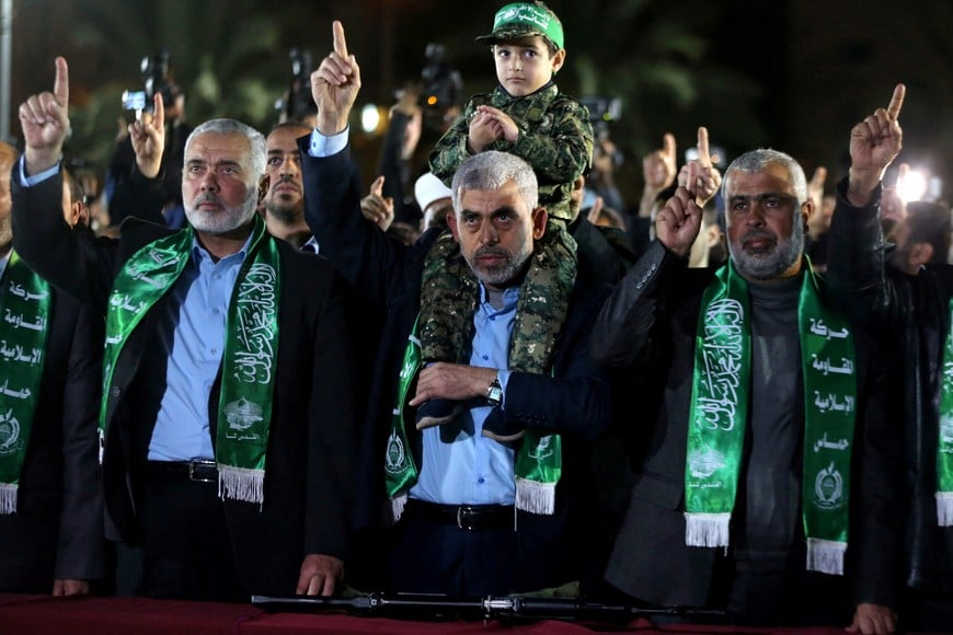 FILE PHOTO: The son of senior Hamas militant Mazen Fuqaha sits on the shoulders of Hamas Gaza chief Yahya Sinwar during a memorial service for Fuqaha, in Gaza City March 27, 2017. REUTERS/Mohammed Salem/File Photo