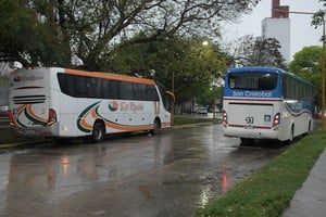 Alivio para empresas de colectivos y transporte de pasajeros a demanda ante la extensión de la antigüedad de los coches. Foto: Manuel Fabatia.