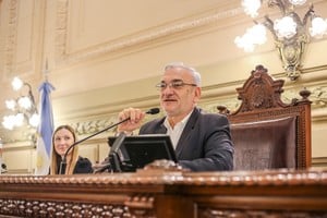 Hasta el momento en lo que va del año 2024 han participado un total de 310 alumnos de 5to año de 14 Escuelas Secundarias del Departamento Castellanos, restando un grupo de alumnos que estarán teniendo su oportunidad de ser Senadores por un día en lo que resta del año a través de una sesión simulada con la coordinación del Senador Calvo.
Foto: Gentileza