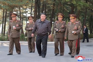 Kim Jong-un, líder supremo de Corea del Norte, se mostró este jueves en una sesión militar. Crédito: KCNA