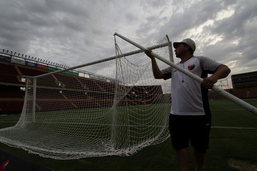 Increíble: ¡Colón no salió a jugar!. La postal del Cementerio de los Elefantes la tarde de noviembre de 2013 cuando el Sabalero decidió no salir a la cancha contra Atlético Rafaela, algo que luego le costaría muy caro. Foto: Mauricio Garín