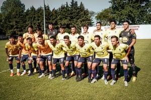 Náutico El Quillá. El equipo de Mazzoni que igualó con Ben Hur de Rafaela en cancha de Independiente de Santo Tomé. Crédito: Enzo Tochi