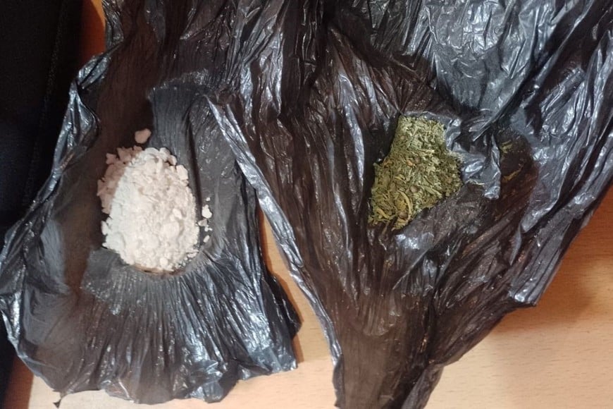 Cocaína y marihuana incautada en Río Negro. Crédito: Gendarmería Nacional.