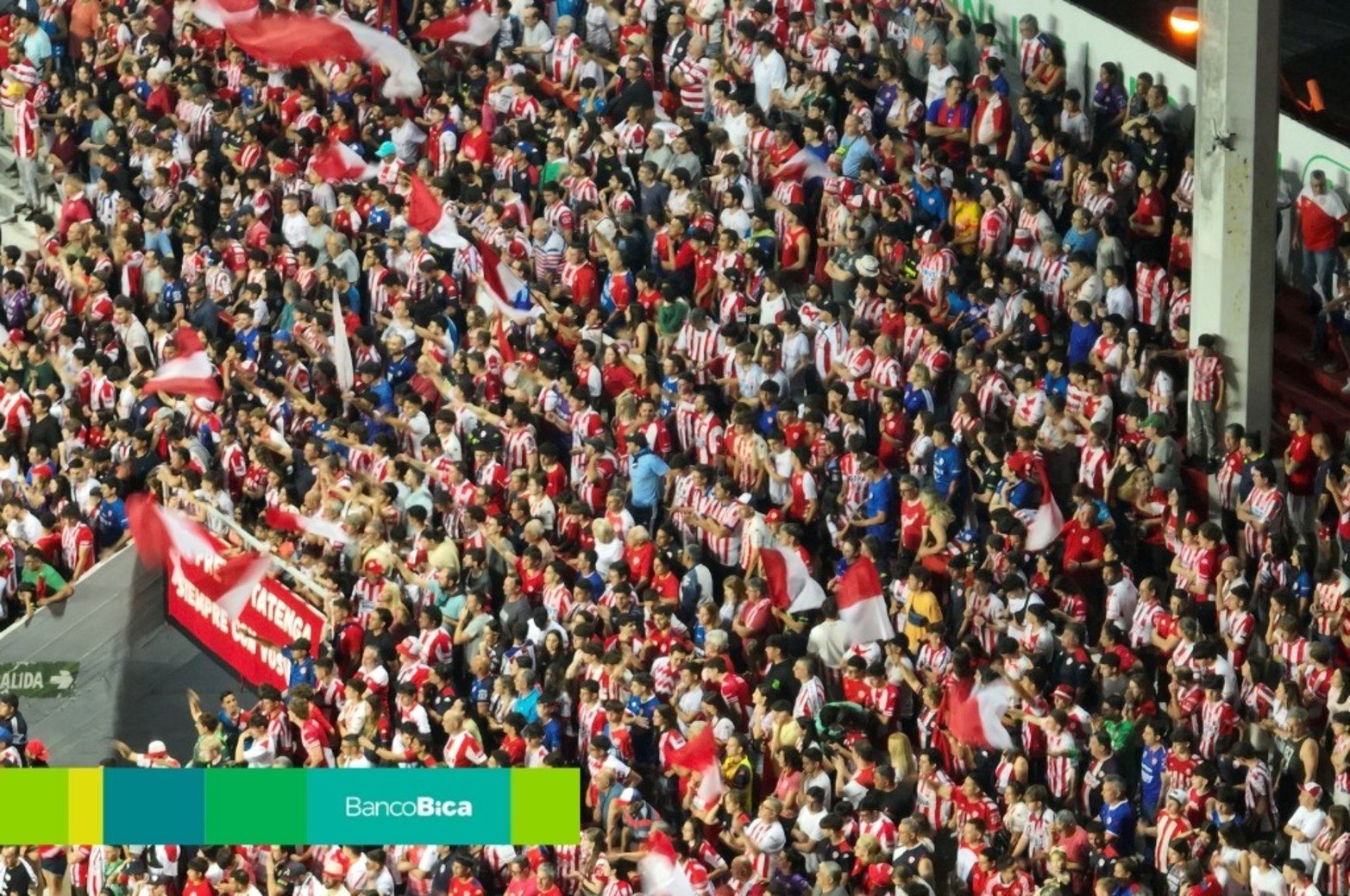 Duelo entre aspirantes a copa internacional en Santa Fe.