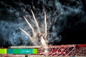 Sábado de fútbol por la noche en el 15 de Abril.