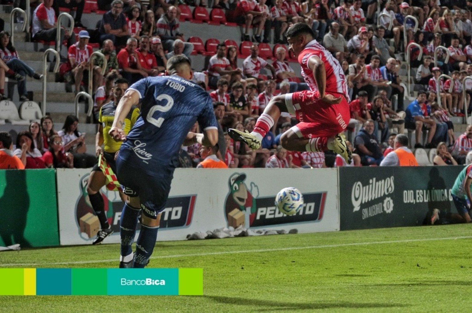 Duelo entre aspirantes a copa internacional en Santa Fe.