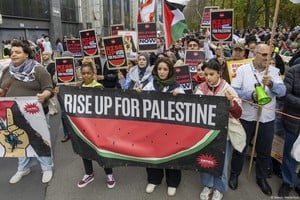 Marcha a favor de Palestina y en reclamo de un alto el fuego en Bruselas. Nicolas Maeterlinck/DPA/DW