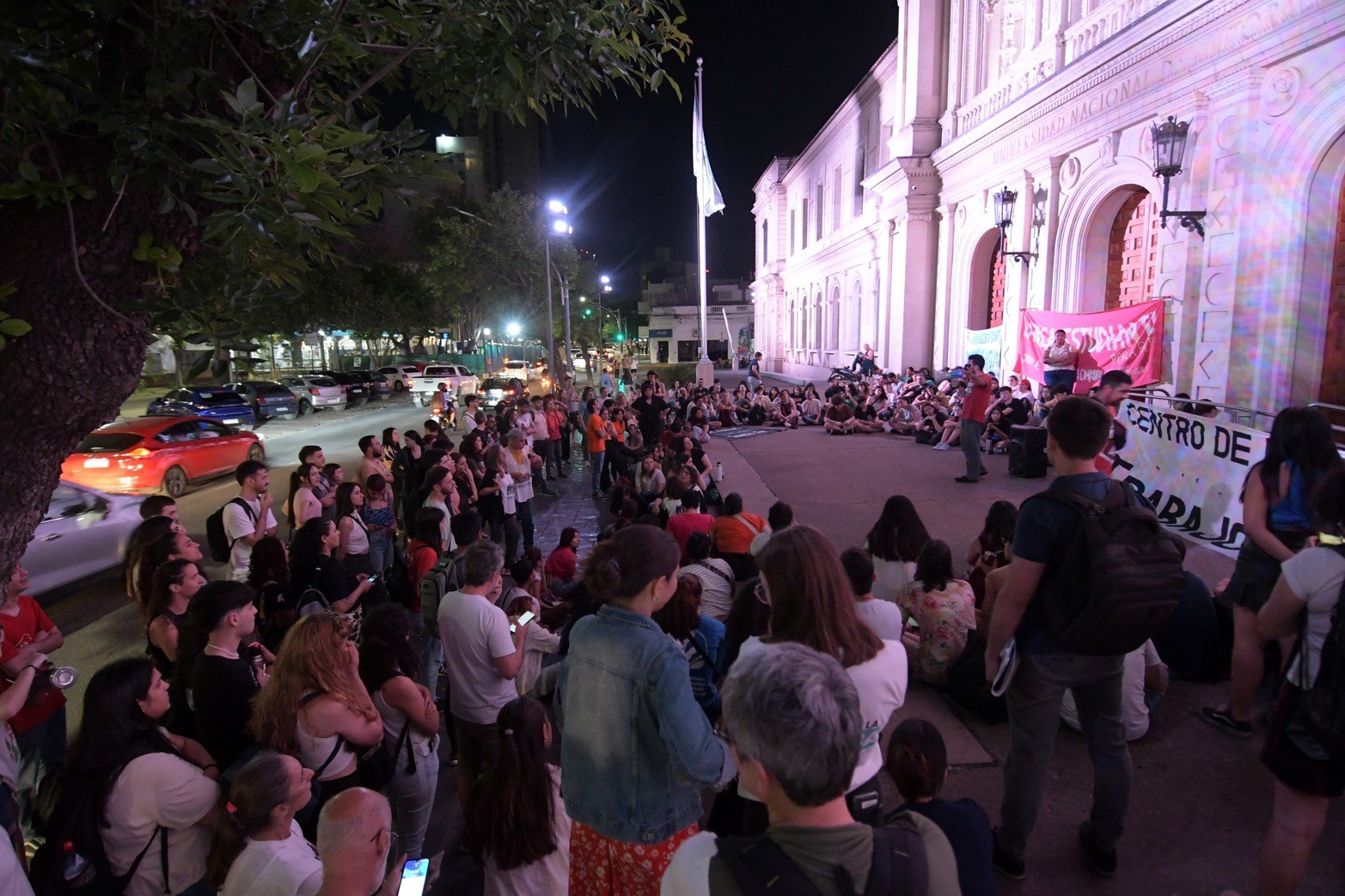 Financiamiento en pugna. En medio del conflicto universitario, los docentes suman paros y el gobierno avanza con las auditorías. Profesores y no docentes pararon este jueves y lanzaron medidas para la próxima semana pidiendo por salarios. Los estudiantes refuerzan acciones en reclamo por el presupuesto. La Sindicatura de la Nación define el plan para los primeros controles.