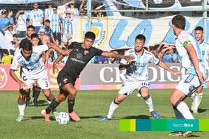 Tarde de fútbol en el Nuevo Monumental de Rafaela. Crédito: Gustavo Conti