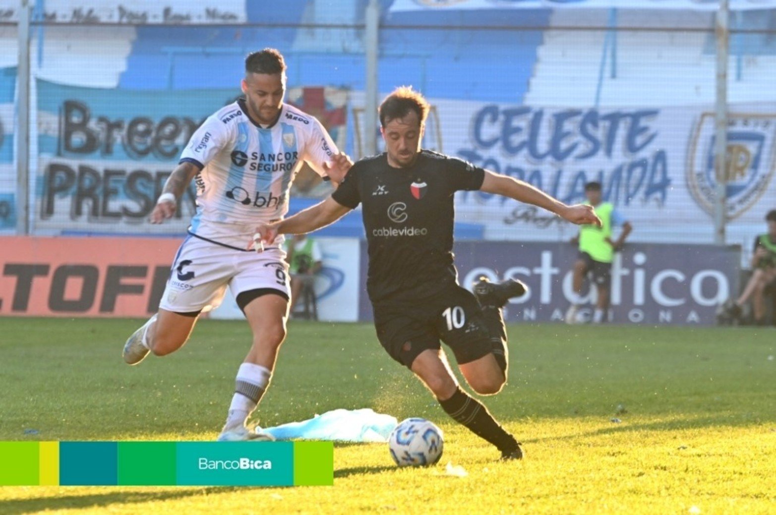 Tarde de fútbol en el Nuevo Monumental de Rafaela. Crédito: Gustavo Conti