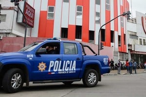 Existe una fuerte sospecha que algunas de las armas pudieron haber estado ocultas en un sector del estadio. Foto: Luis Cetraro / Archivo