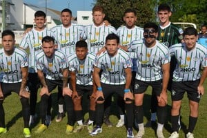 Sanjustino, ganó, goleó y festejó. El equipo de Molina venció a Sportivo Norte de Rafaela. Gentileza: Cesar Ramayo.