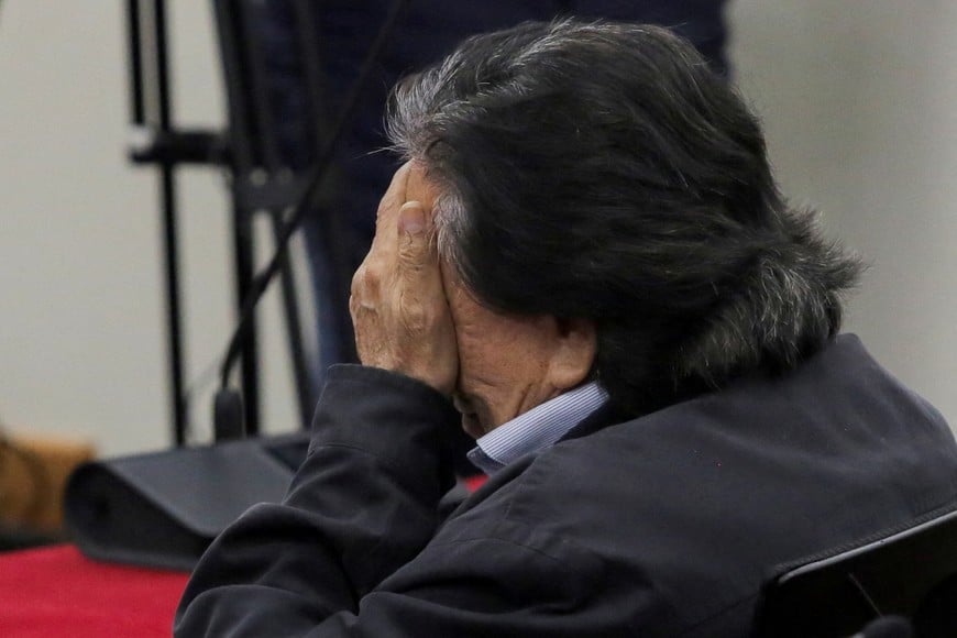 Peru's former President Alejandro Toledo reacts after hearing his sentence and being convicted of taking bribes from Brazilian company Odebrecht, in Lima, Peru, October 21, 2024. REUTERS/Gerardo Marin     TPX IMAGES OF THE DAY