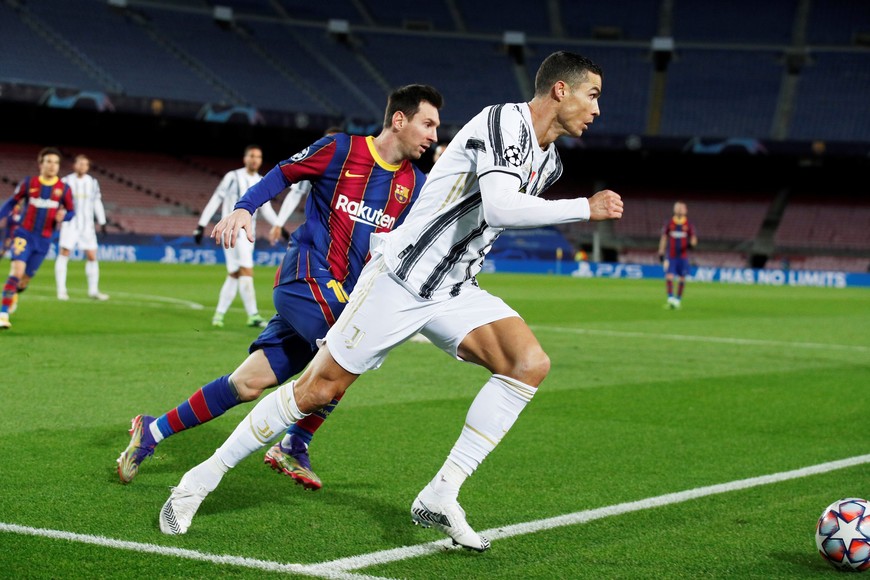 Soccer Football - Champions League - Group G - FC Barcelona v Juventus - Camp Nou, Barcelona, Spain - December 8, 2020 FC Barcelona's Lionel Messi in action with Juventus' Cristiano Ronaldo REUTERS/Albert Gea