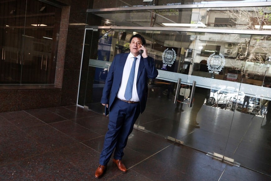 Rodolfo Baque, lawyer of the former nurse of Argentine soccer player Diego Armando Maradona, Dahiana Gisela Madrid, arrives at a courthouse for a case in which eight medical professionals and nurses are accused of manslaughter through eventual intent due to their negligence, in the death of Maradona, in San Isidro, on the outskirts of Buenos Aires, Argentina October 2, 2024. REUTERS/Matias Baglietto?