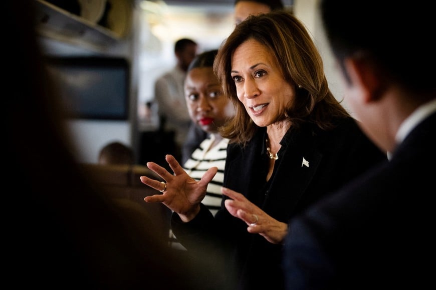 Democratic presidential nominee U.S. Vice President Kamala Harris talks to reporters aboard Air Force Two at Joint Base Andrews in Maryland. U.S., October 23, 2024. Erin Schaff/Pool via REUTERS     TPX IMAGES OF THE DAY