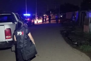 La Policía Científica de PDI San Lorenzo arriba al lugar del hecho.