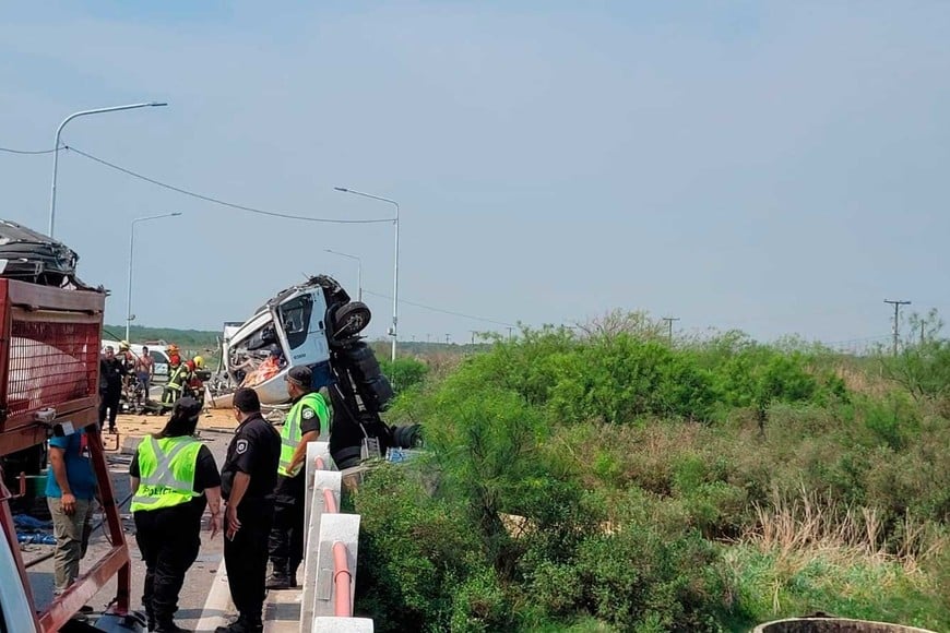 Policía en el lugar por el fuerte choque.