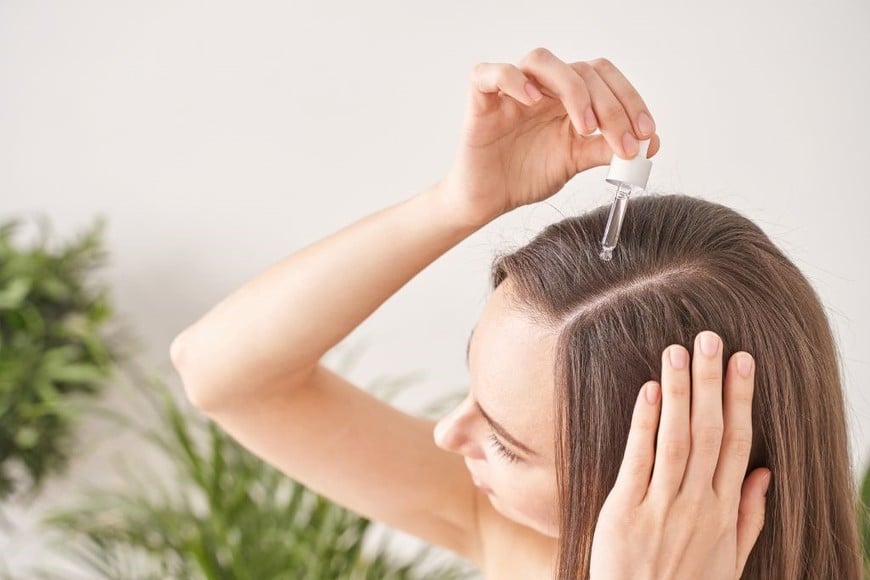 Con su alto contenido de ácidos grasos, el ricino promueve el crecimiento del cabello.