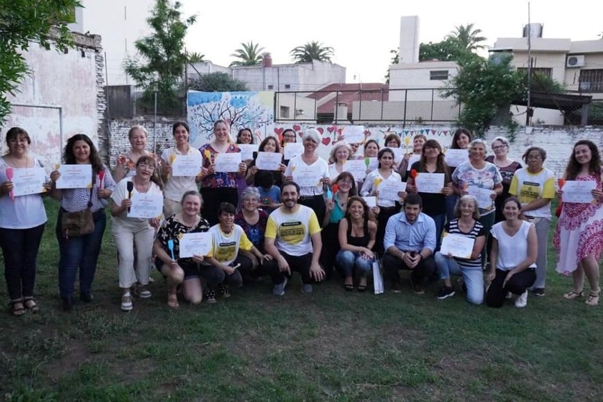 Se entregaron diplomas a más de 30 mujeres en un curso sobre jabones biodegradables.