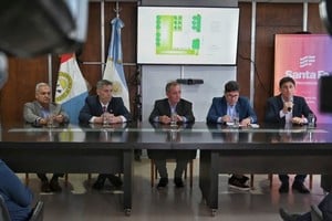 Anuncio nuevo Jardin de Infantes en Recreo - Ministerio de Educación - Los ministros de Educación, José Goity, y de Economía, Pablo Olivares, dieron declaraciones sobre la obra. Foto: Luis Cetraro