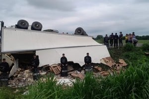 Así quedó el acoplado tras el accidente en la Ruta Nacional 9.