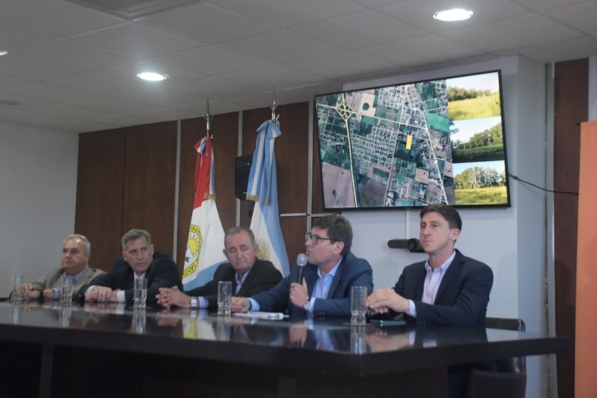 Anuncio nuevo Jardin de Infantes en Recreo - Ministerio de Educación - Los ministros de Educación, José Goity, y de Economía, Pablo Olivares, dieron declaraciones sobre la obra. Foto: Luis Cetraro