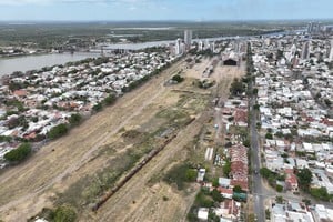 Los terrenos. Están ubicados entre los barrios Siete Jefes y Candioti Norte, detrás de la estación que hoy es un centro de convenciones y lo seguirá siendo. Fernando Nicola