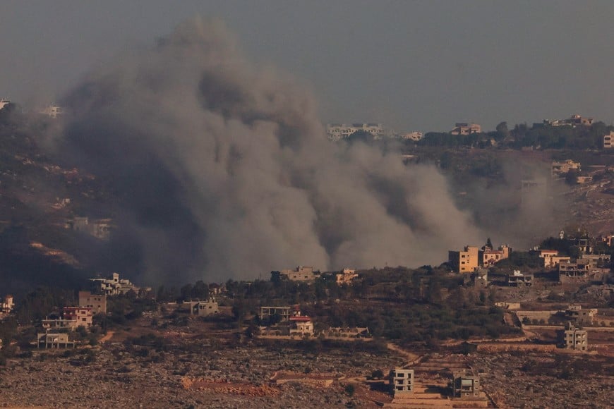 Smoke billows over southern Lebanon, amid ongoing hostilities between Hezbollah and Israeli forces, as seen from northern Israel, October 26, 2024. REUTERS/Gonzalo Fuentes