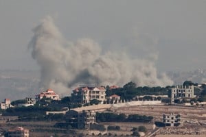 Explosiones este sábado en la frontera entre Líbano e Israel. Crédito: Gonzalo Fuentes/Reuters