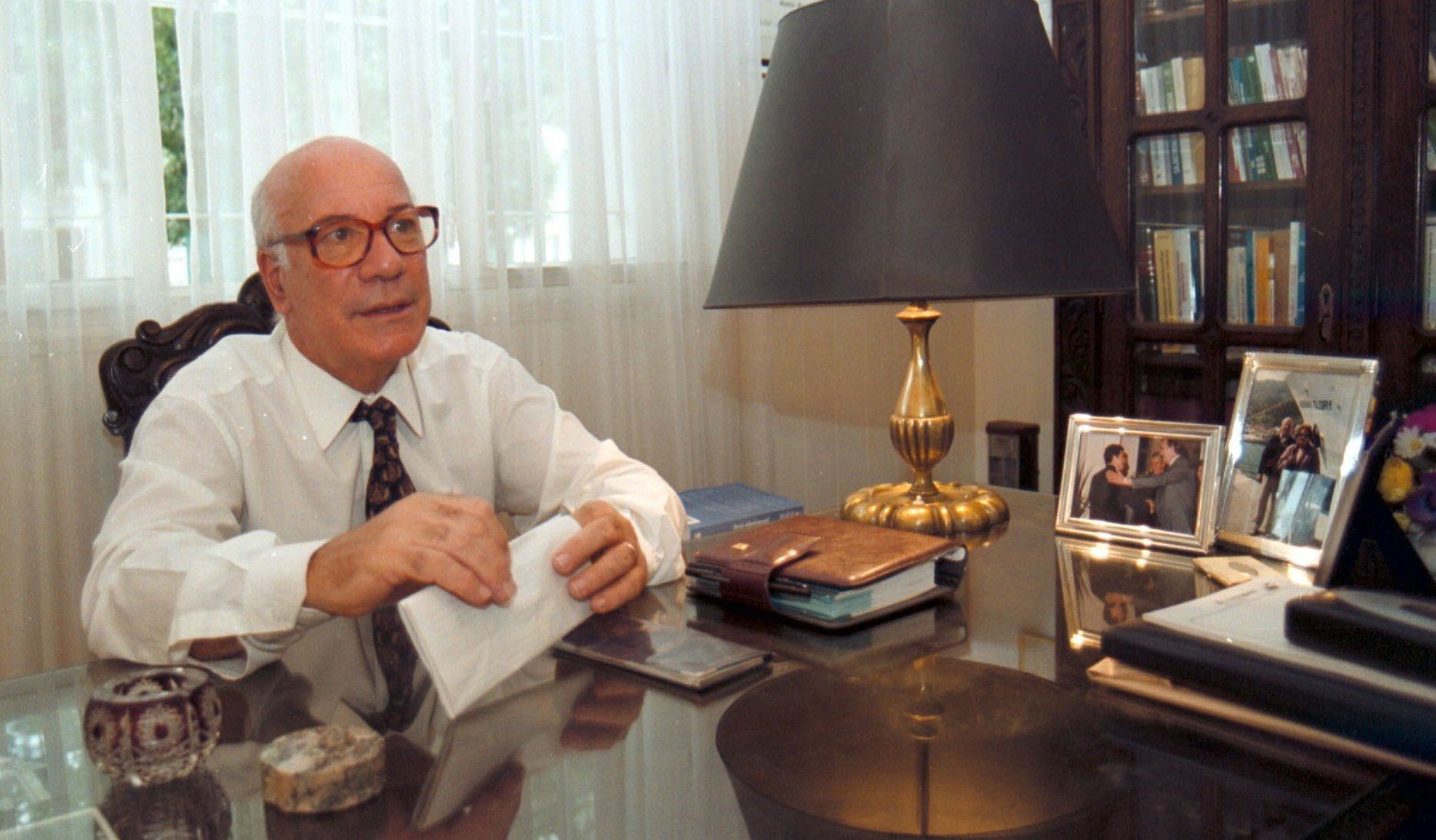 El Dr. Jorge Alberto Barraguirre -padre-, retratado por El Litoral el 29 de diciembre de 1999. Fue ministro de la Corte Suprema de Justicia de Santa Fe. Se jubiló a los 65 años, en el 2000. Foto: Eduardo Salva/Archivo