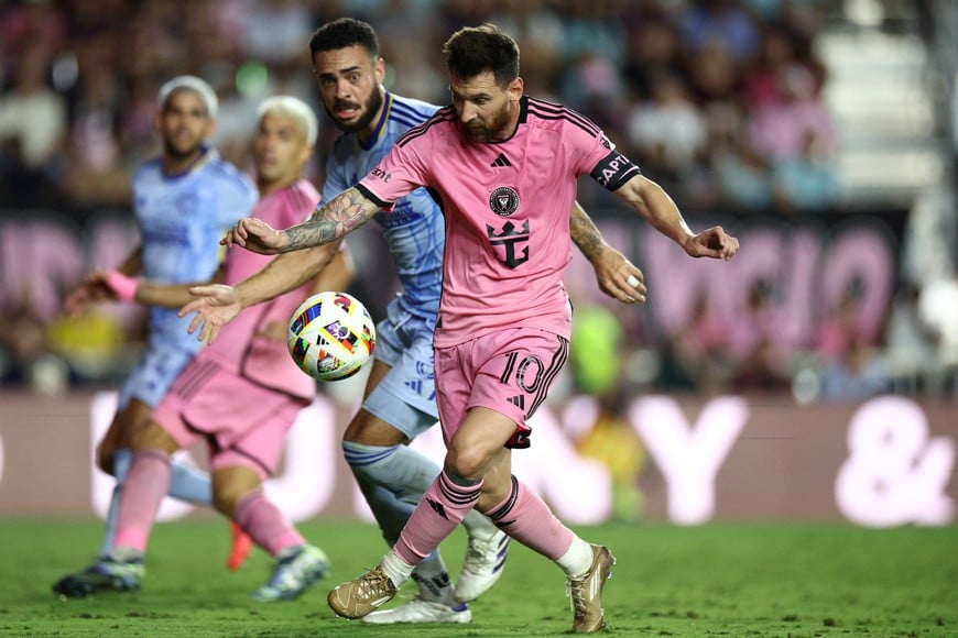 Oct 25, 2024; Fort Lauderdale, Florida, USA; Inter Miami CF forward Lionel Messi (10) battles Atlanta United defender Derrick Williams (3) for control of a ball during the second half in a 2024 MLS Cup Playoffs Round One match  at Chase Stadium. Mandatory Credit: Nathan Ray Seebeck-Imagn Images